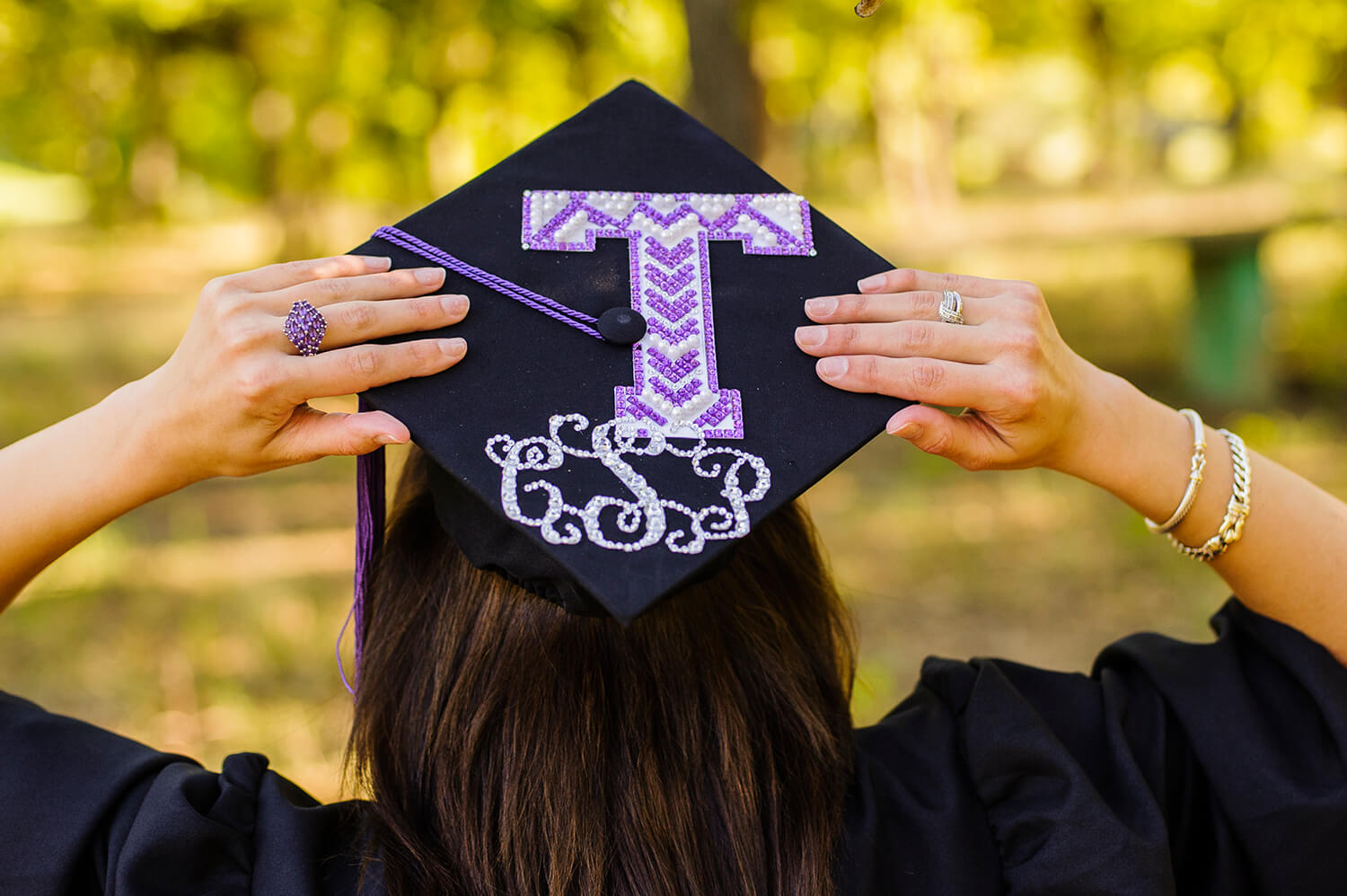 a senior decorated their graduation cap and this image is a close up detail shot of the grad's cap