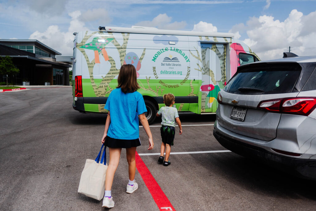del valle mobile library